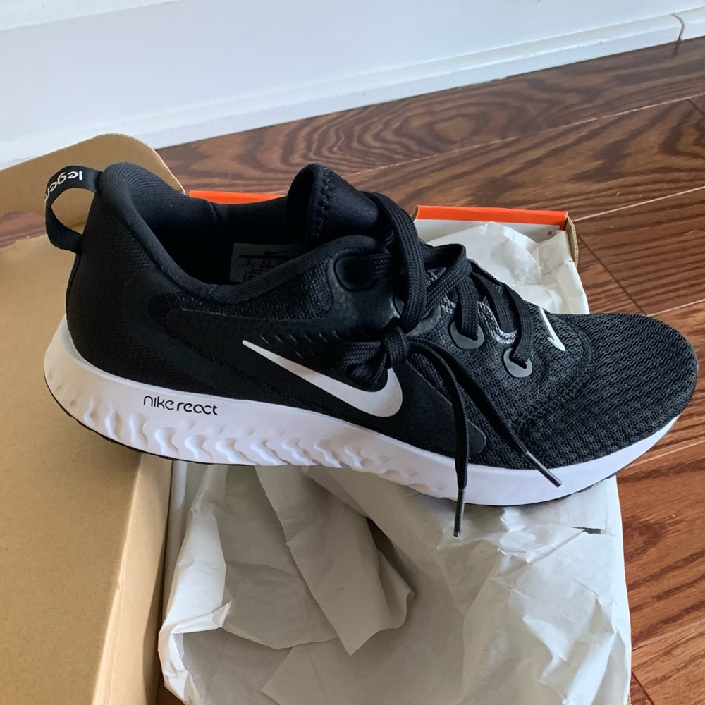NWT Nike Women’s Legend React